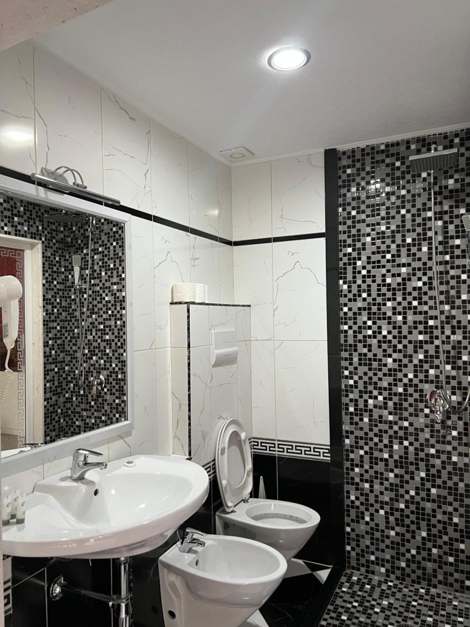 Hotel Kastria Tiranë Ngoại thất bức ảnh