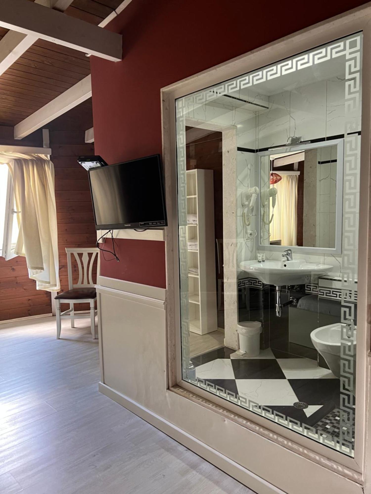 Hotel Kastria Tiranë Ngoại thất bức ảnh