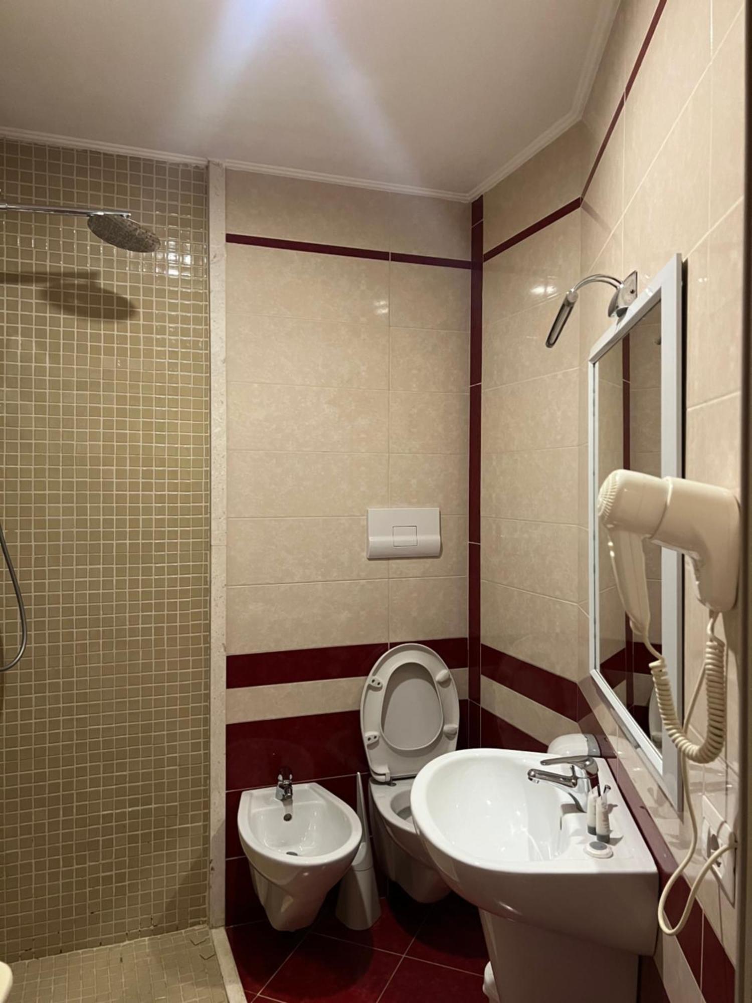 Hotel Kastria Tiranë Ngoại thất bức ảnh