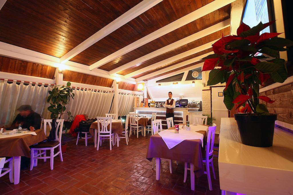 Hotel Kastria Tiranë Ngoại thất bức ảnh