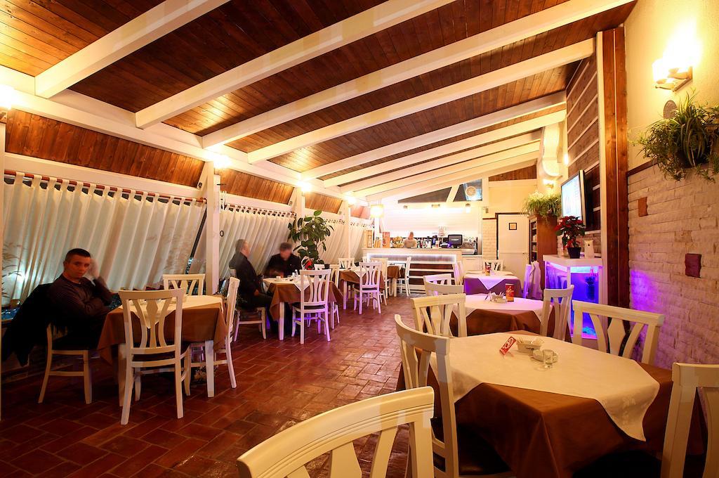 Hotel Kastria Tiranë Ngoại thất bức ảnh